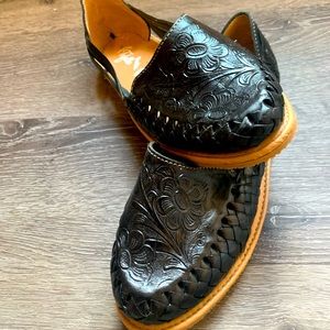 Black Huarache Sandal. Size 8 women.